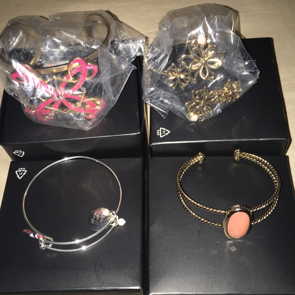 New Woman’s gold silver bracelet